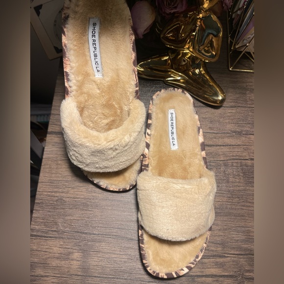 Fluffy sandal - Picture 3 of 3